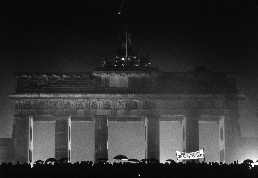 Opening of the Brandenburg Gate, Berlin, 22 December 1989. Photo: Barbara Klemm