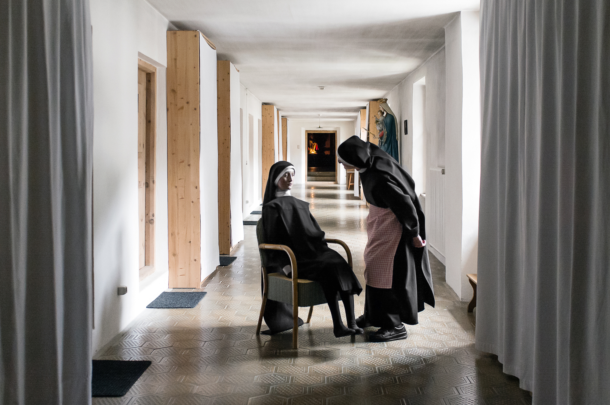 Laurence von der Weid, „En attendant l'Éternité“. Benediktinerinnen des Klosters St. Johann im Val Müstair