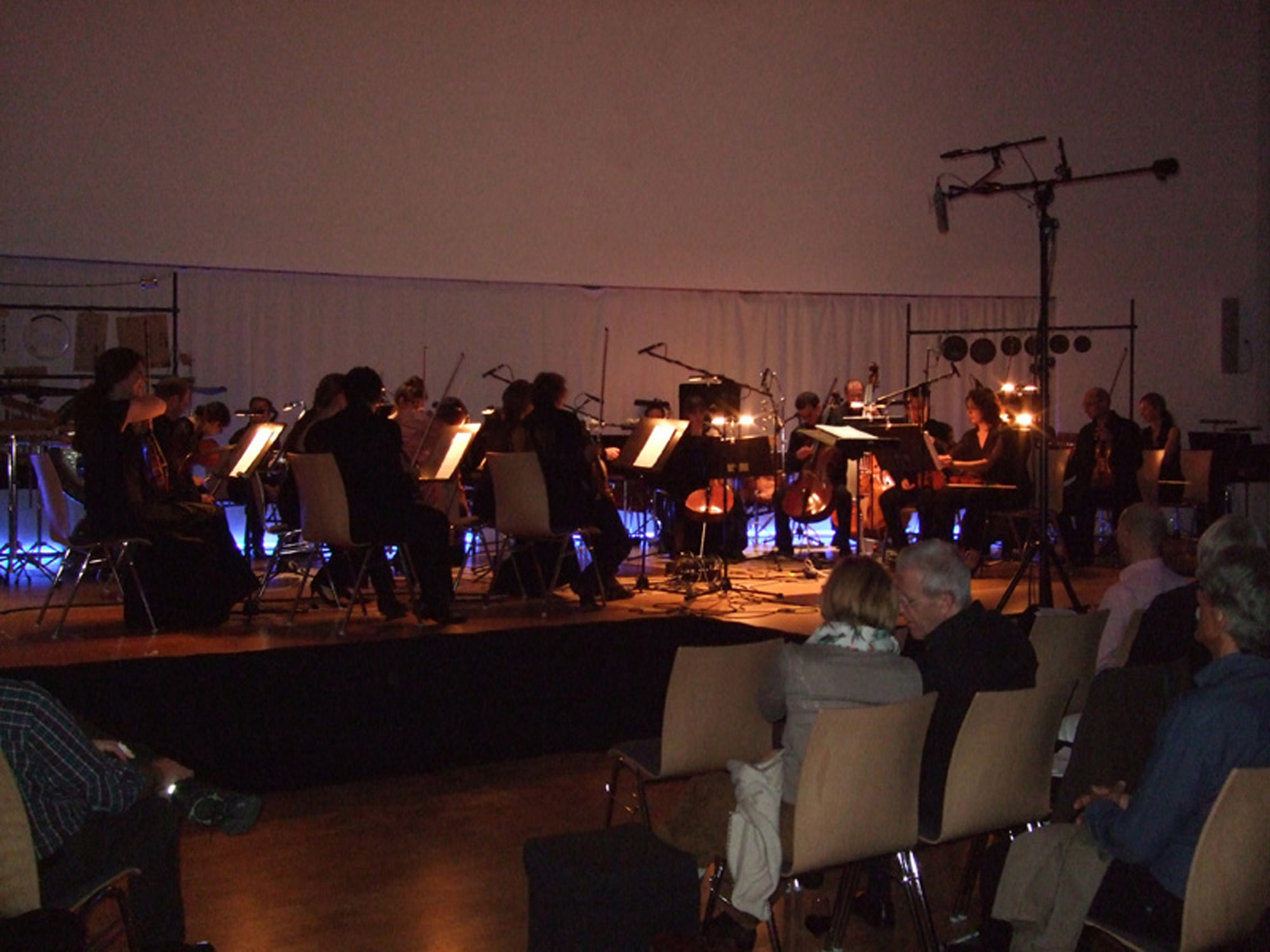 John Cage 100, neue Musik Konzert 2012. Vollbesetung des European Music Projects auf der Stadthausbühne