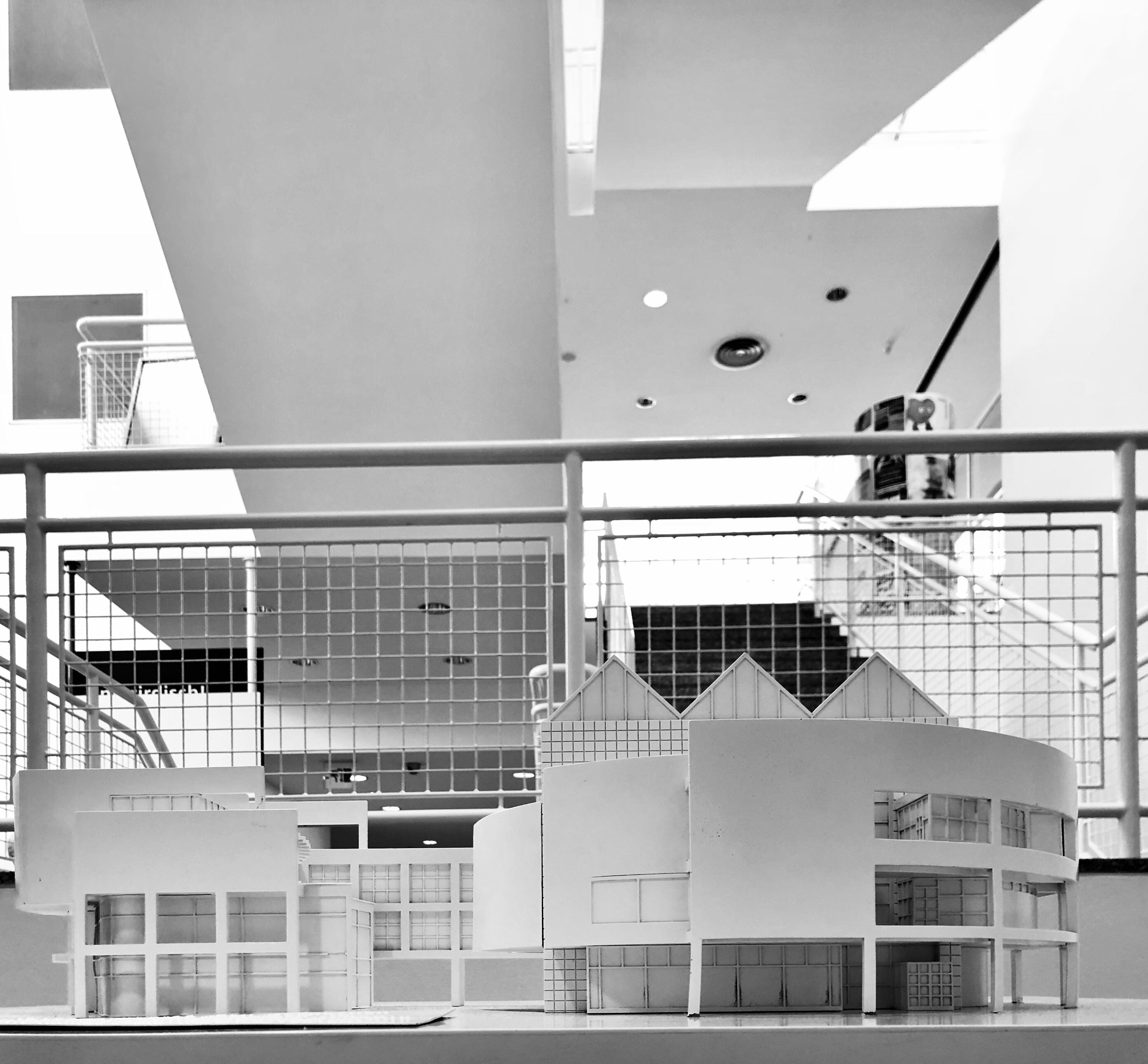 Stadthaus Modell, Ebene -1, vor der Treppe. Foto: Hans Layer 
