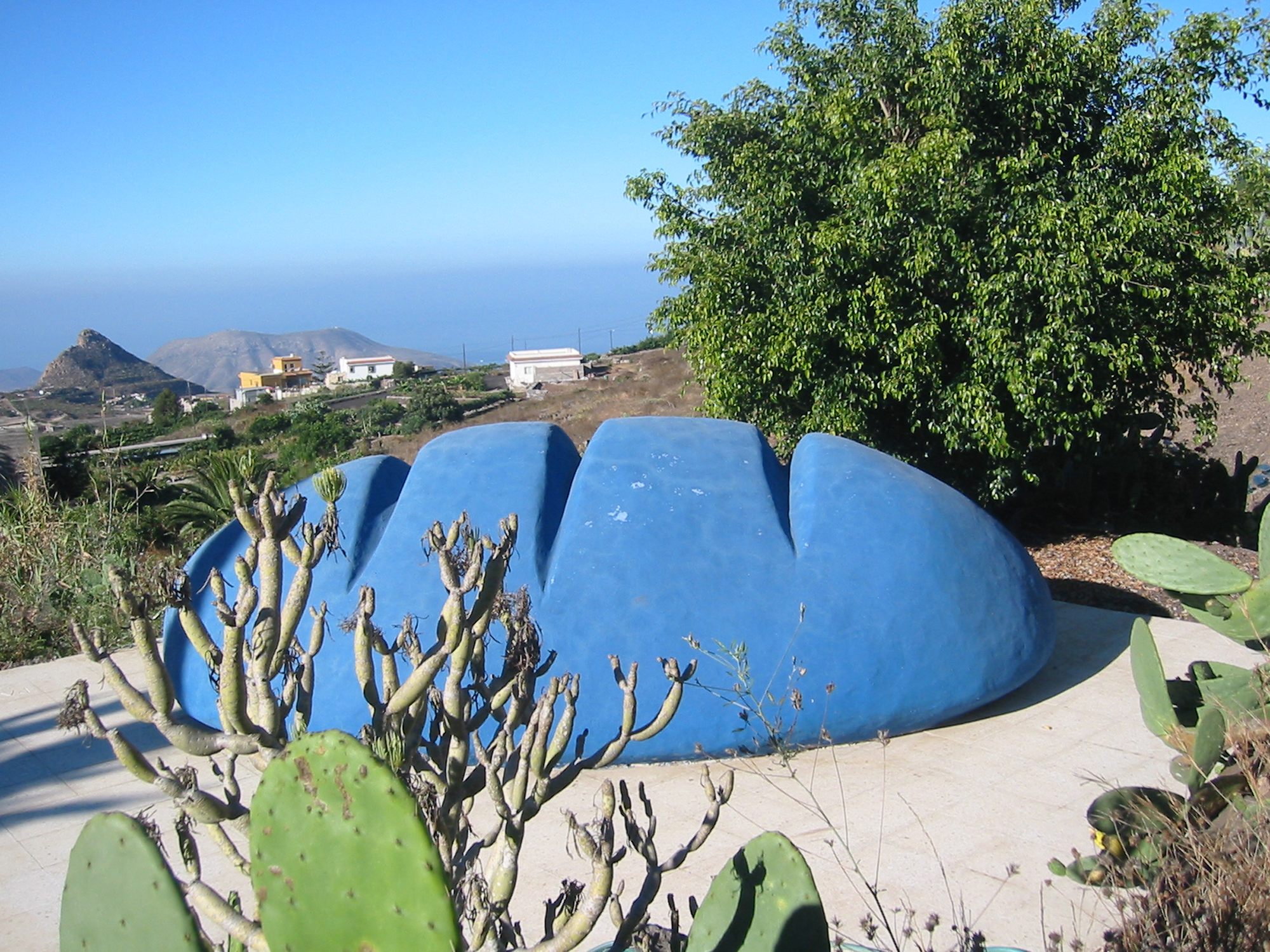 Ein blaues Brot von Thomas Kahl in Mariposa, Teneriffa. Foto: Raimund Kast