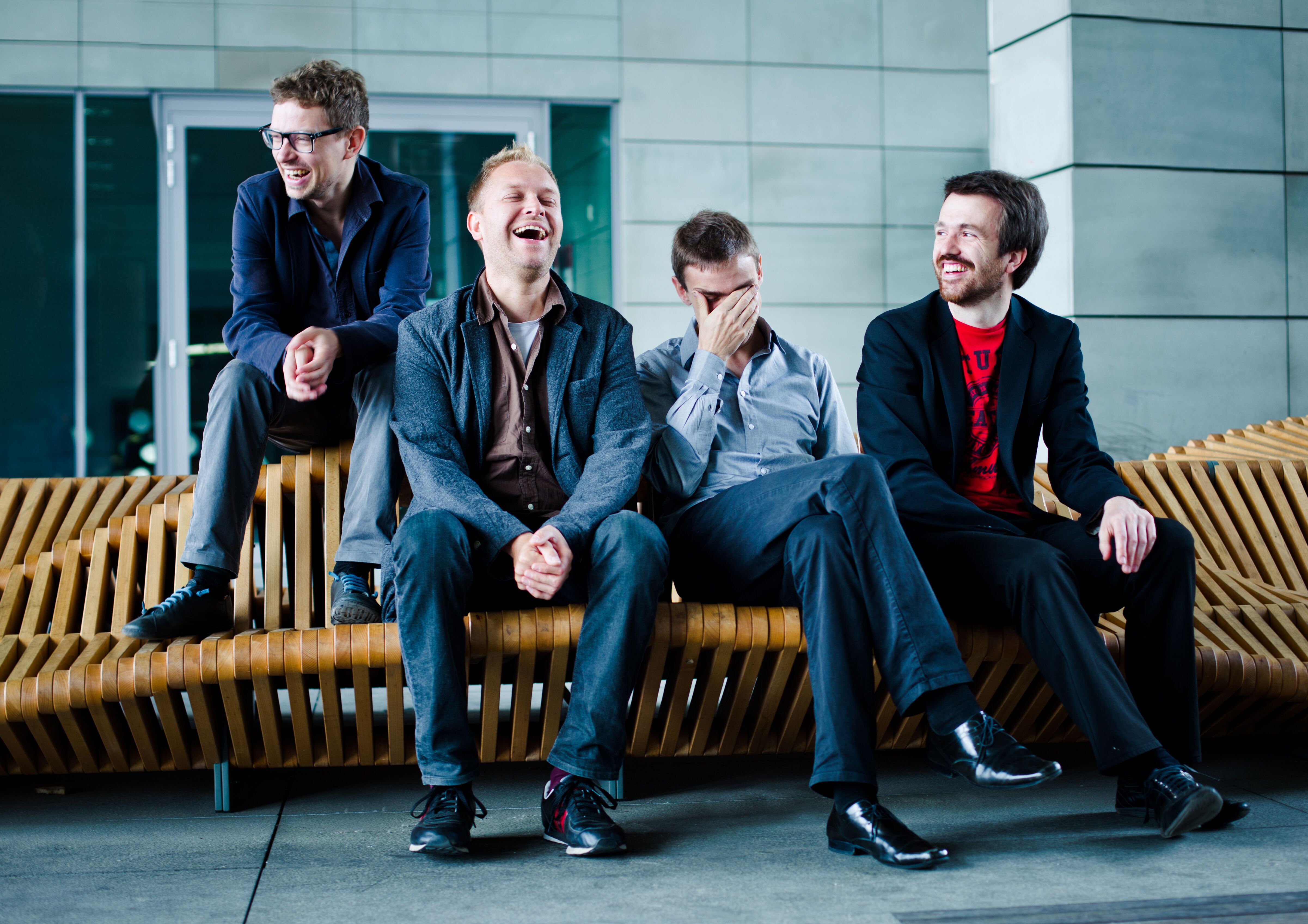 Die vier Musiker des Lutosławski Quartets sitzend