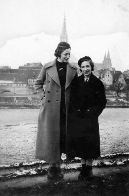 Lotte und Anneliese Wallersteiner 1936 am Donauufer Neu-Ulm